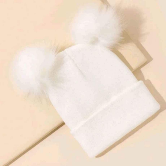 Cream colored woman's hat - Picture 3 of 8